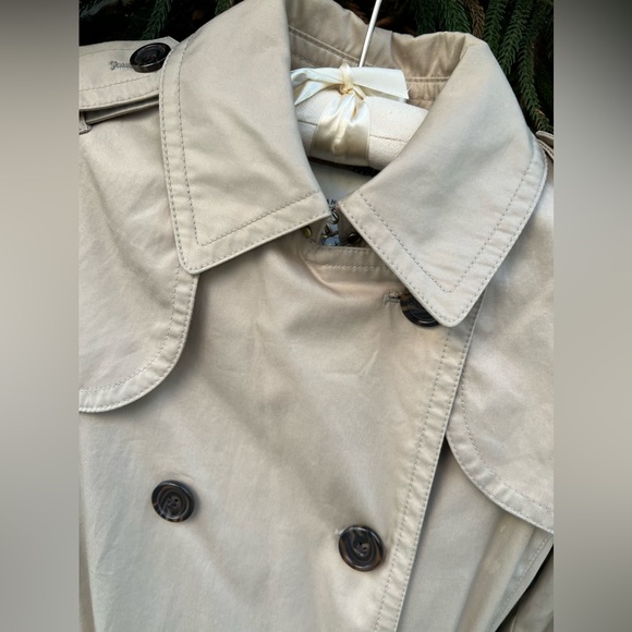 Banana Republic Beige Belter Trench Coat | XS | Removable Belt | Fully Lined - Picture 15 of 17